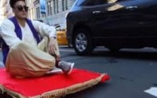 Alaaddin Sihirli Halısı ile New York Sokaklarında..