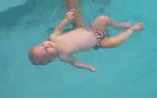 Bebek Yüzüyor …1!! :)