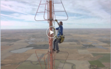 1500 Feet Yükseklikte TV Kulesinin Ampulü Nasıl Değiştirilir?